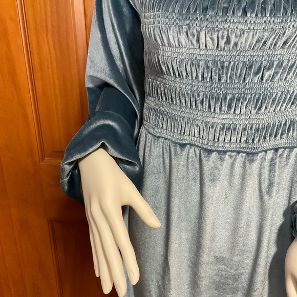 Lauren Conrad NWT’s Velvet Feel Blue Party Dress Long Sleeve Ruffle Hem Sz Large - Picture 5 of 15